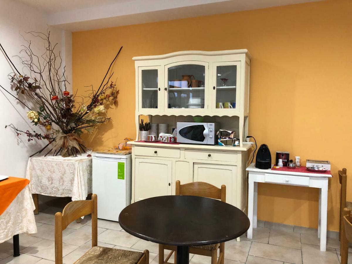 Agriturismo "Lo Zafferano" Aprilia Eksteriør bilde