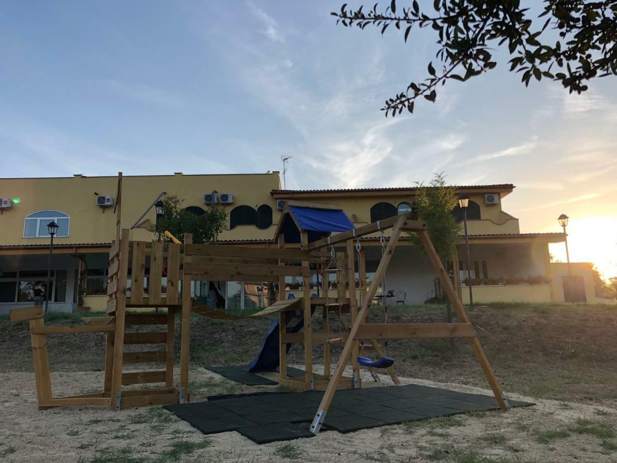 Agriturismo "Lo Zafferano" Aprilia Eksteriør bilde